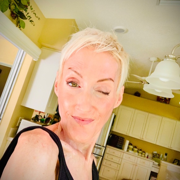 Meet your Posher, Susan - Picture 2 of 2